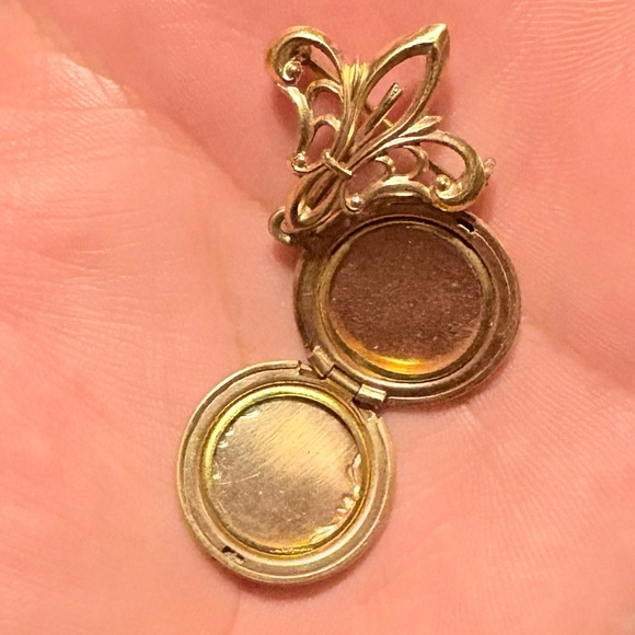 Antique 10k gold filled fluer-de-lis etched photo locket brooch